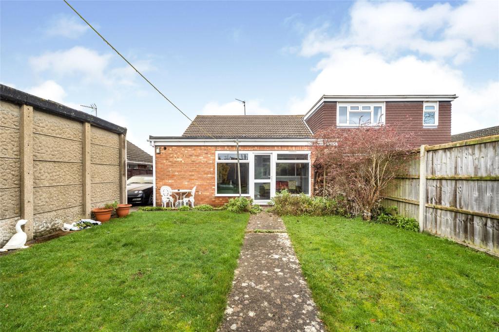 2 bedroom bungalow for sale in Sandown Road, Bishops Cleeve, Cheltenham ...