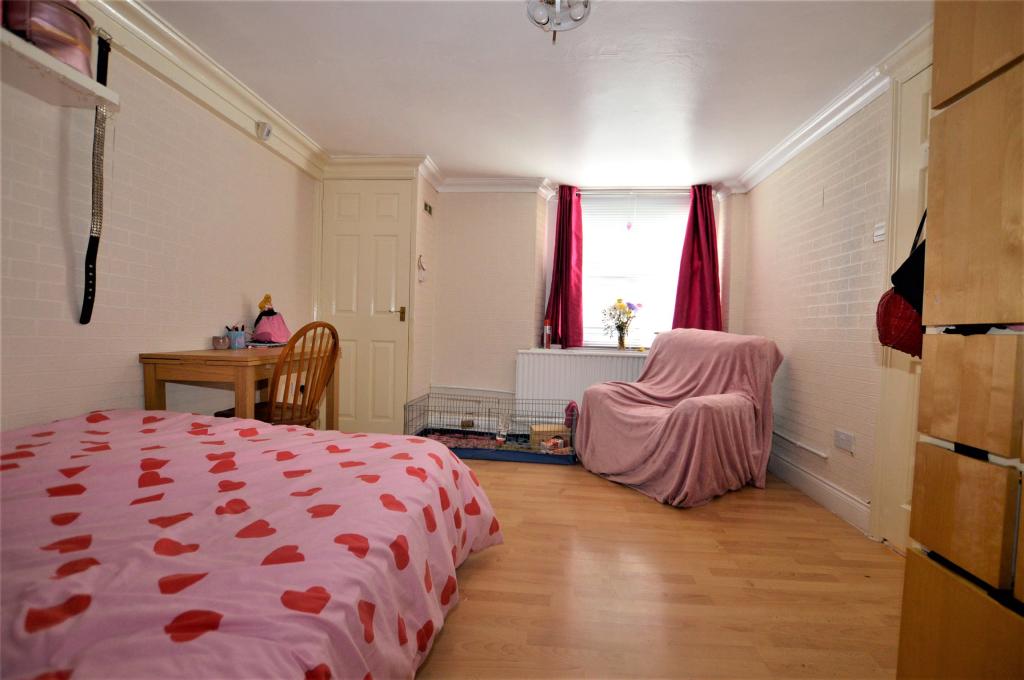 Studio apartment for sale in London Road, Cheltenham, Gloucestershire, GL52