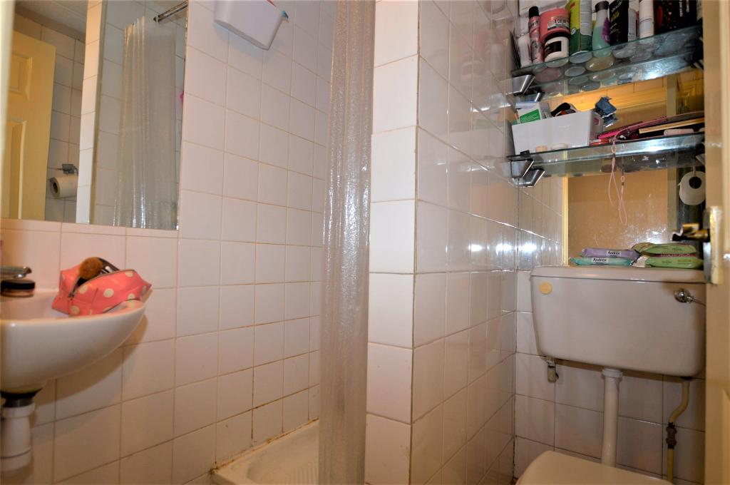 Studio apartment for sale in London Road, Cheltenham, Gloucestershire, GL52