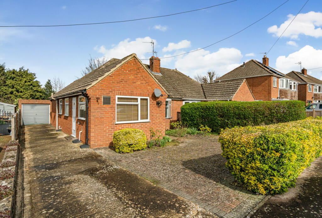 2 bedroom bungalow for sale in South View Way, Prestbury, Cheltenham, Gloucestershire, GL52