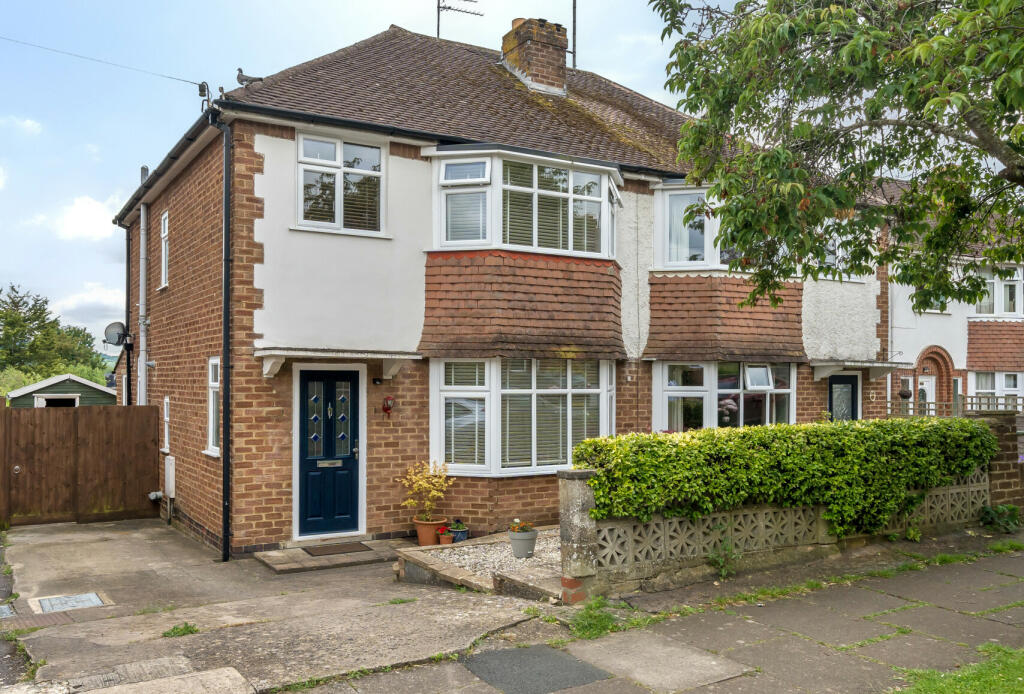 3 bedroom semidetached house for sale in Welland Lodge Road