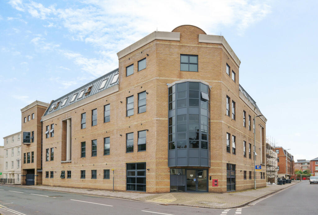 2 bedroom apartment for sale in Fitzalan House, Park Road, Gloucester, GL1