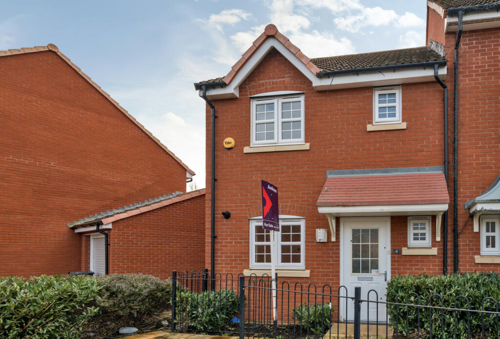 3 bedroom end of terrace house for sale in Bromley Road Kingsway, Quedgeley, Gloucester, GL2
