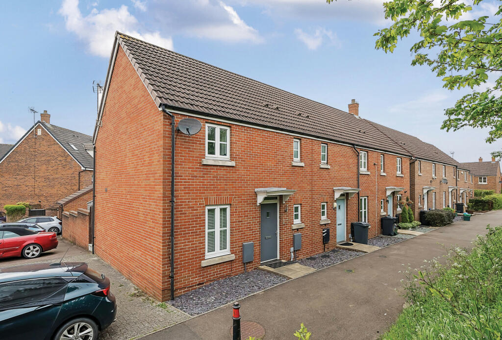 3 bedroom end of terrace house for sale in Coltishall Close, Quedgeley