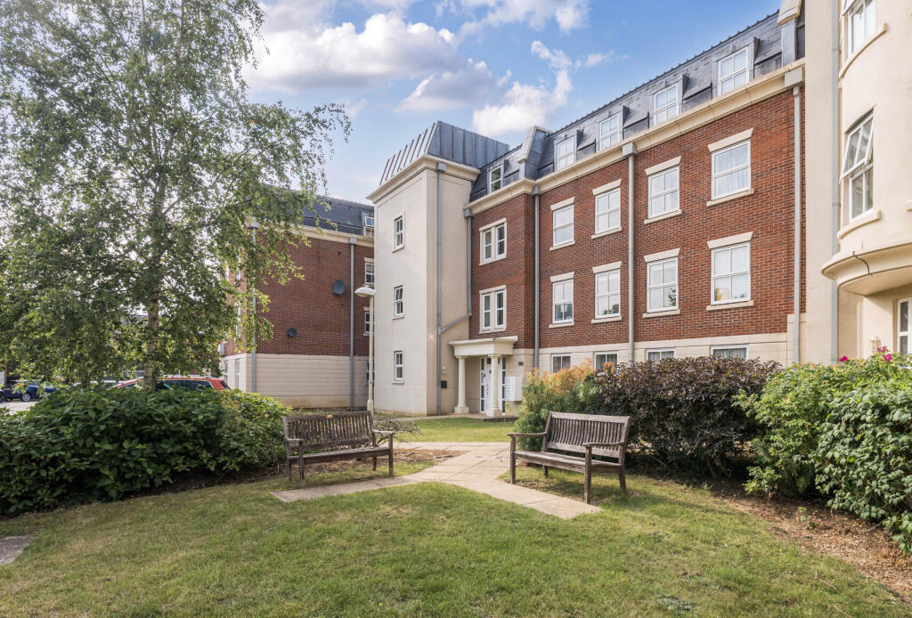 Main image of property: The Courtyard, London Road, Gloucester, Gloucestershire, GL1
