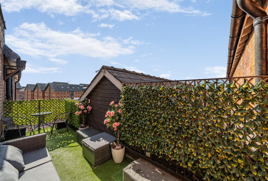 Main image of property: Commercial Road, Gloucester, Gloucestershire, GL1
