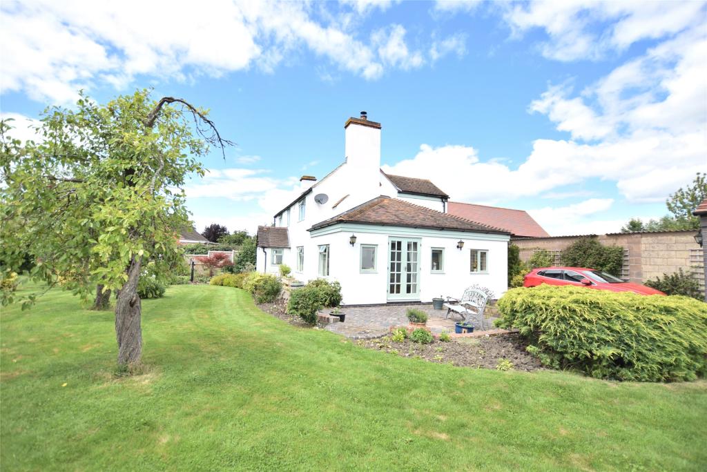 4 bedroom detached house for sale in Sandhurst Lane, Sandhurst