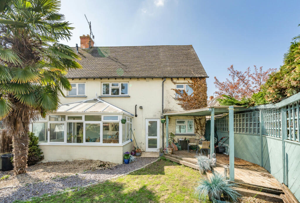 5 bedroom semidetached house for sale in Robbins Close, Ebley, Stroud
