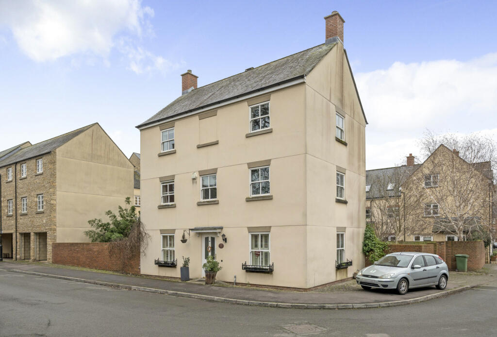 5 bedroom detached house for sale in Home Orchard, Ebley, Stroud