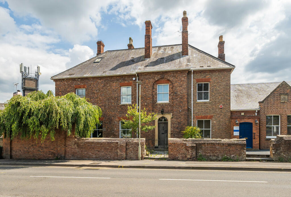 6 bedroom house for sale in Bredon Road, Tewkesbury, Gloucestershire, GL20