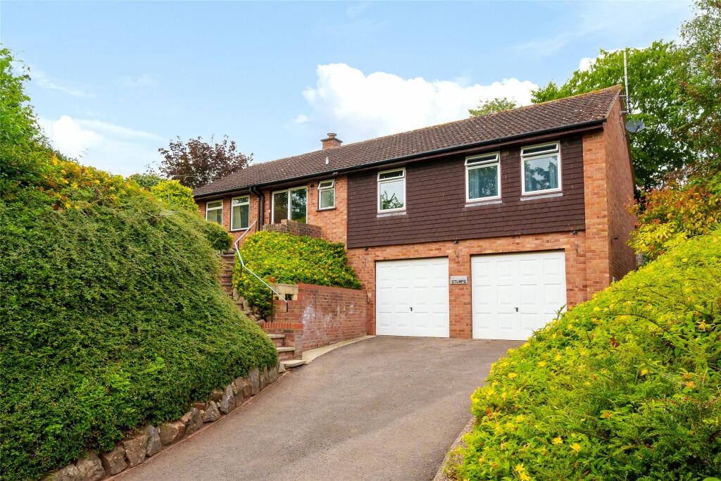 3 bedroom detached house for sale in The Old Pitch, Tirley, Gloucester