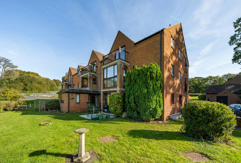2 bedroom apartment for sale in Eynsham Road, Farmoor, Oxford