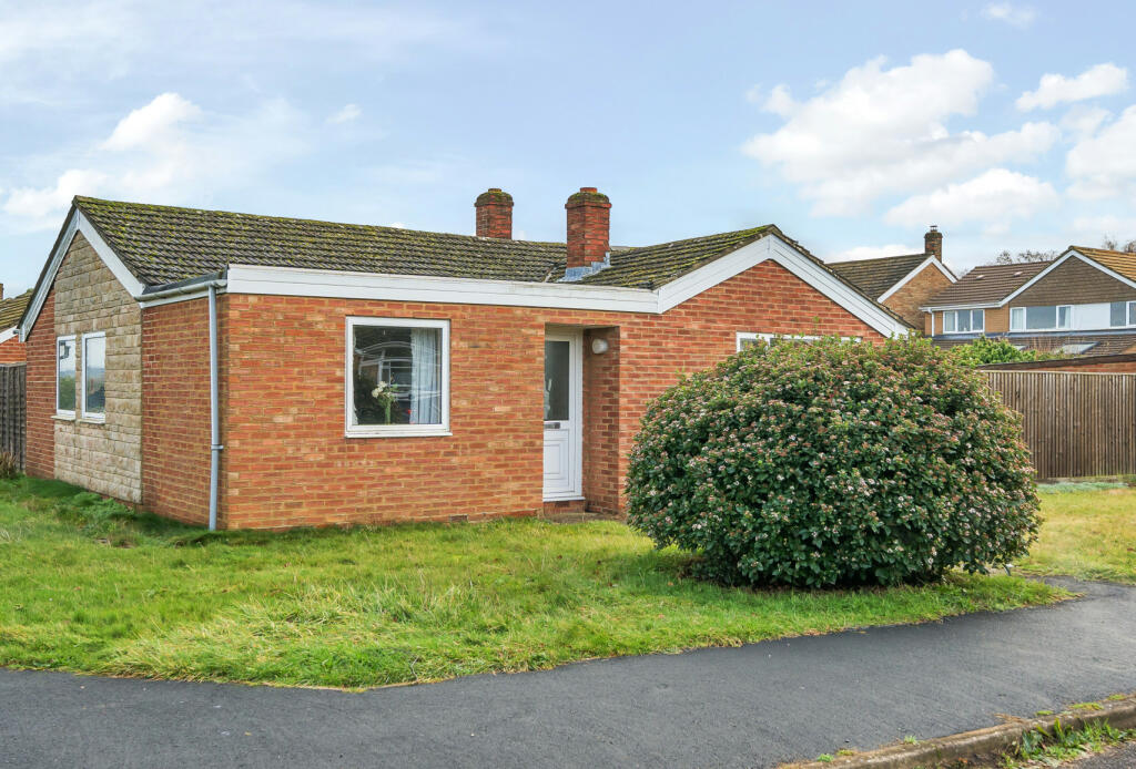 3 bedroom bungalow for sale in Links Road, Kennington, Oxford, Oxfordshire, OX1