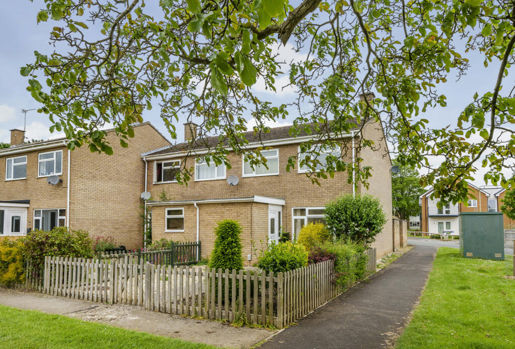 3 bedroom end of terrace house for sale in Arkell Avenue, Carterton, Oxfordshire, OX18