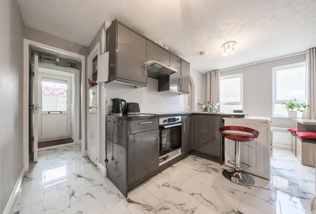 Main image of property: Glenmore Road, Carterton, Oxfordshire, OX18