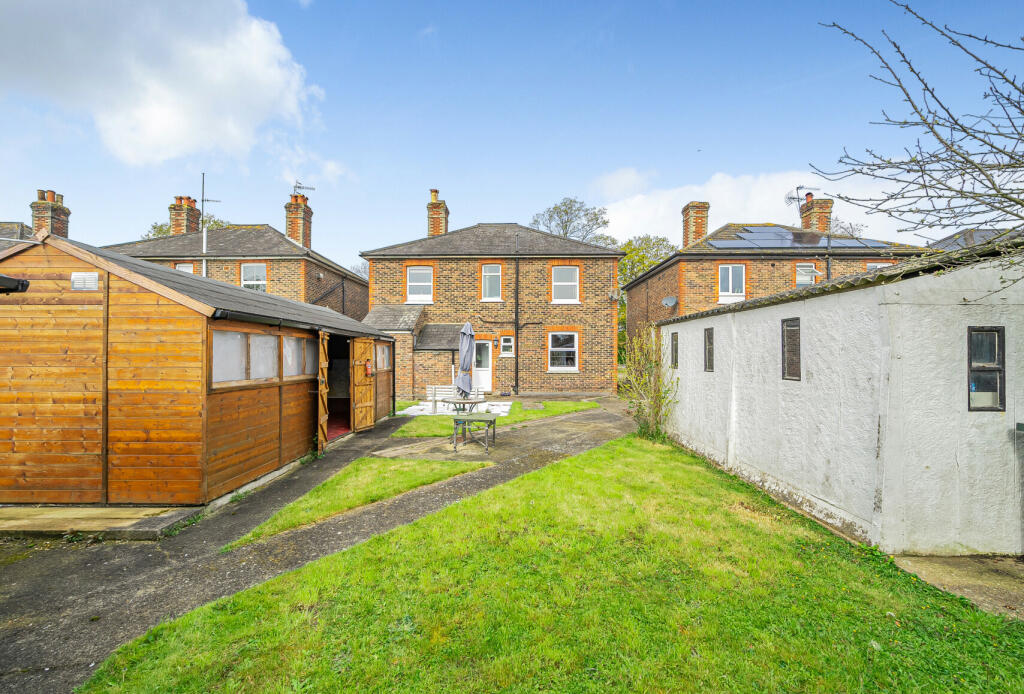 2 bedroom for sale in Brighton Road, Horley, RH6