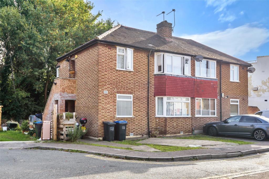 2 bedroom for sale in Deer Park Gardens, Mitcham, CR4