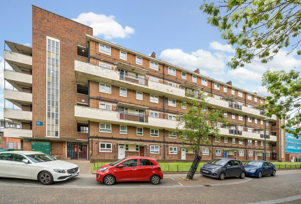 2 bedroom apartment for sale in Laburnum Road, Mitcham, CR4