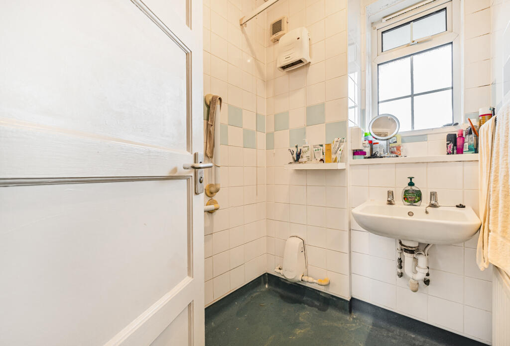 Additional property image - London Road, Mitcham, CR4
