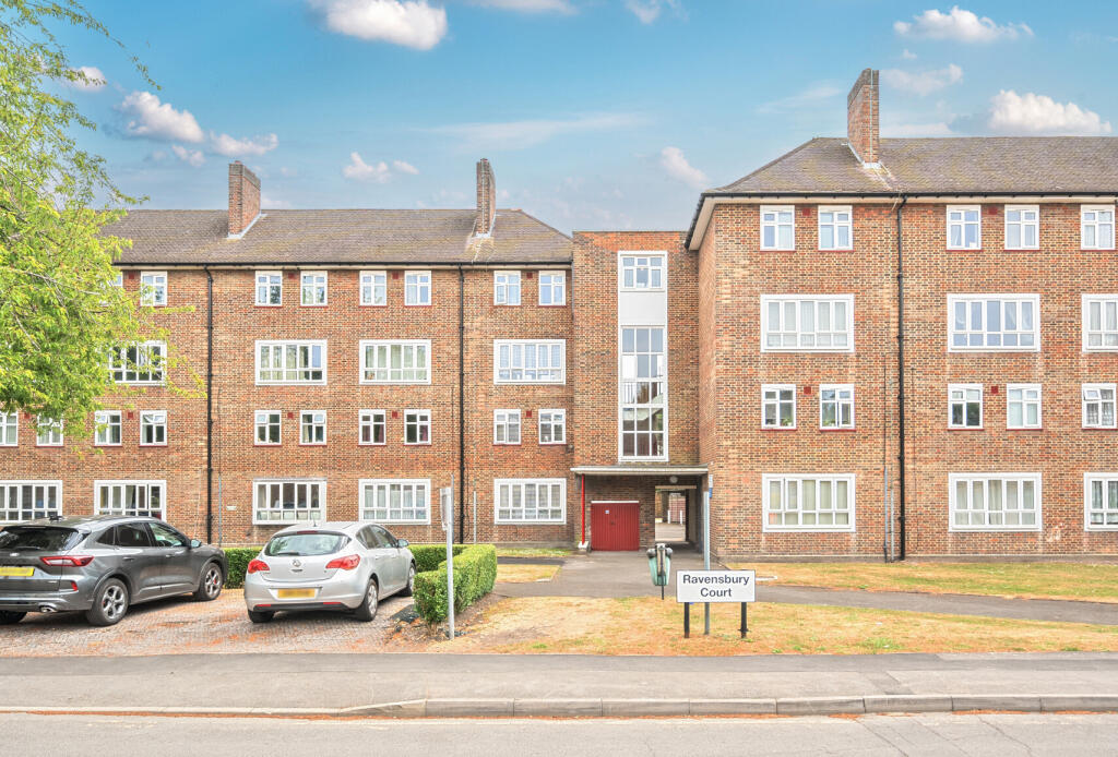 2 bedroom maisonette