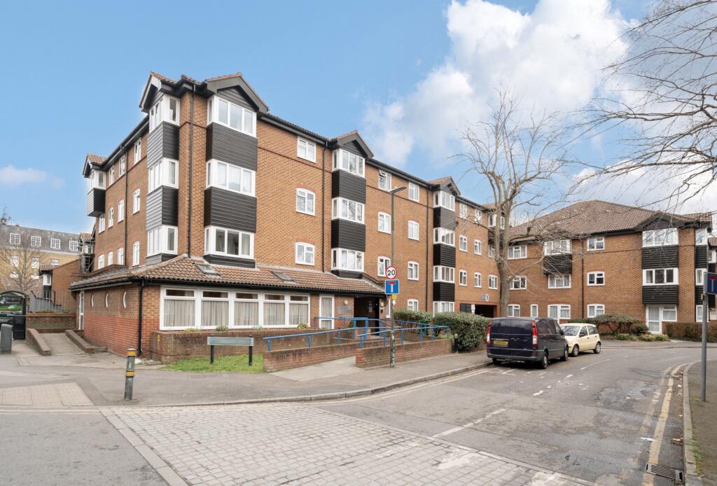 1 bedroom apartment for sale in Chatsworth Place, Mitcham, CR4