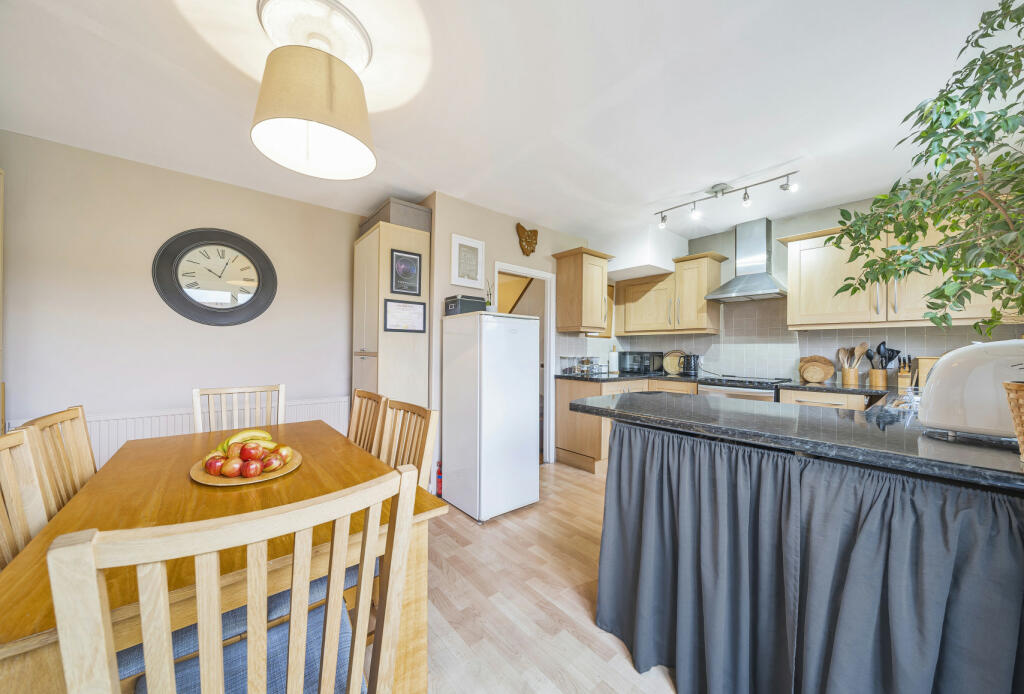 3 bedroom terraced house for sale in Greenwood Road, Mitcham, CR4