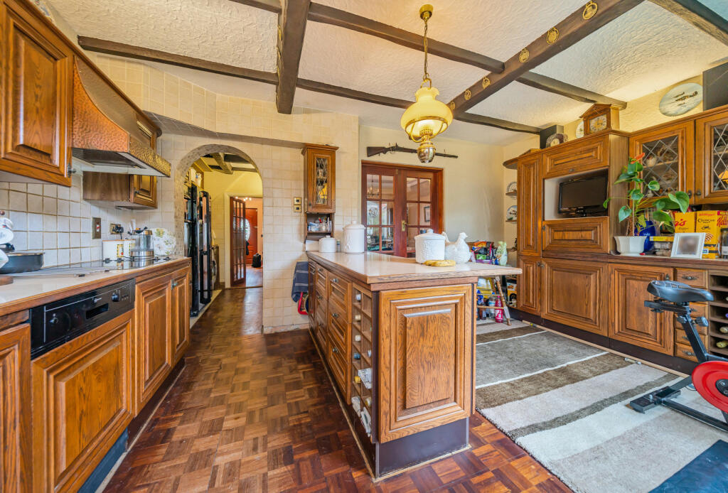 4 bedroom terraced house for sale in Rougemont Avenue, Morden, SM4