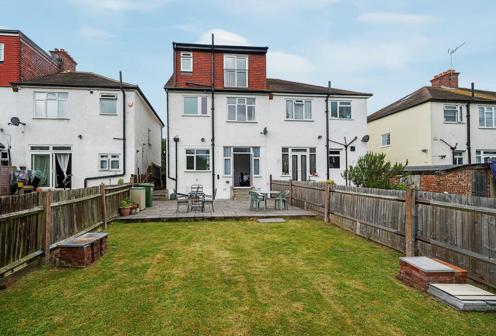4 bedroom semidetached house for sale in Maycross Avenue, Morden, SM4