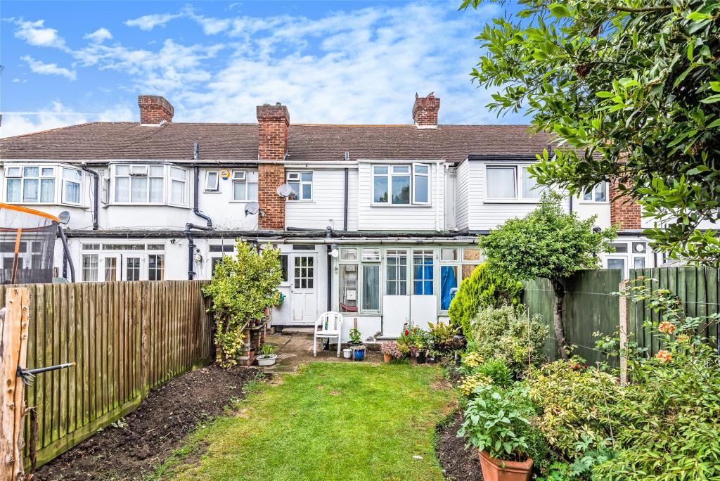 3 bedroom terraced house for sale in Aragon Road, MORDEN, Surrey, SM4