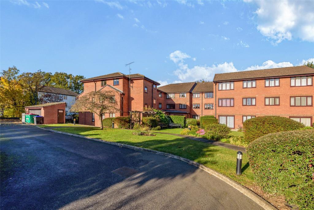 2 bedroom apartment for sale in Wordsworth Drive, Cheam, Sutton, SM3