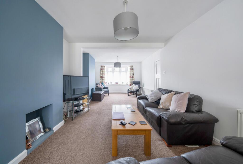 3 bedroom terraced house for sale in Windsor Avenue, Cheam, Sutton, SM3