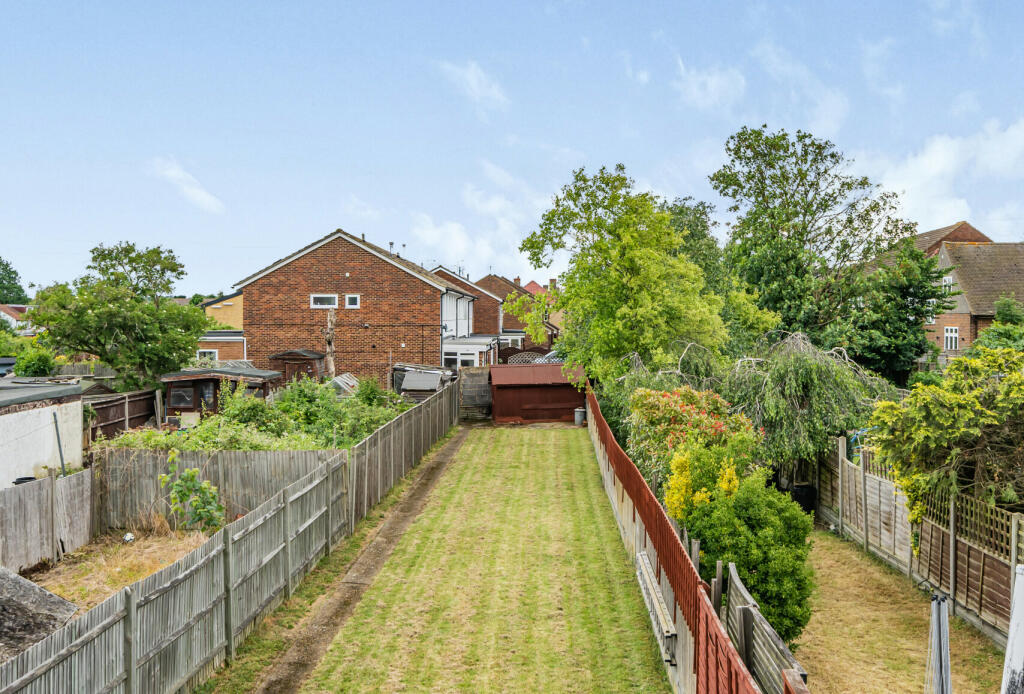 2 bedroom end of terrace house for sale in Alberta Avenue, Cheam