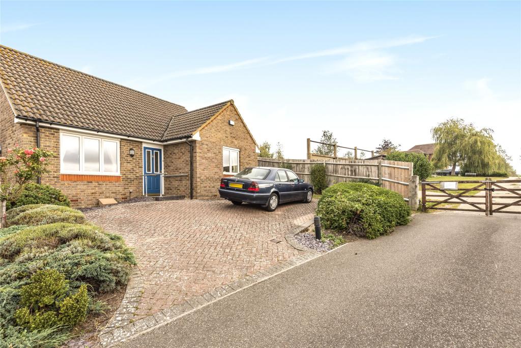 2 bedroom bungalow for sale in Crofters Close, Redhill, Surrey, RH1