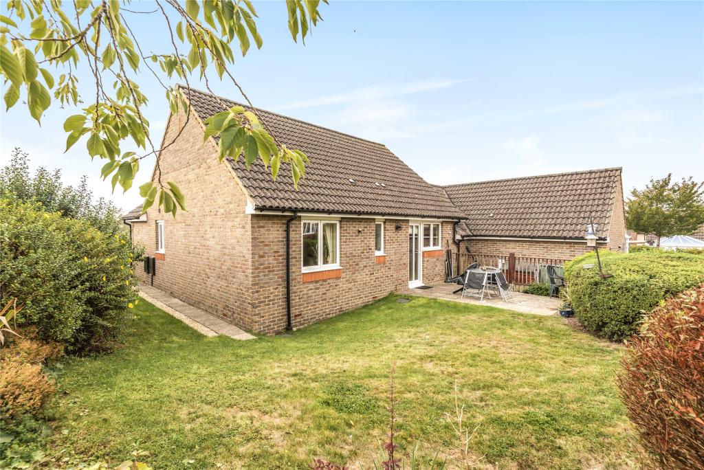 2 bedroom bungalow for sale in Crofters Close, Redhill, Surrey, RH1