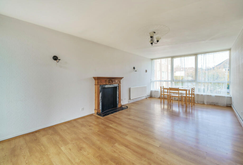 2 bedroom apartment for sale in Kingsmere Court, Salmon Street, Kingsbury, London, NW9