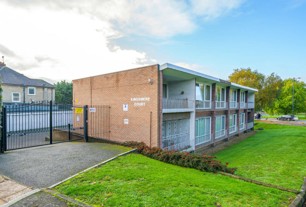 2 bedroom apartment for sale in Kingsmere Court, Salmon Street