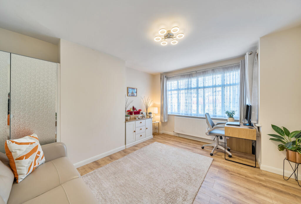 Main image of property: Oak Tree Dell, London, NW9