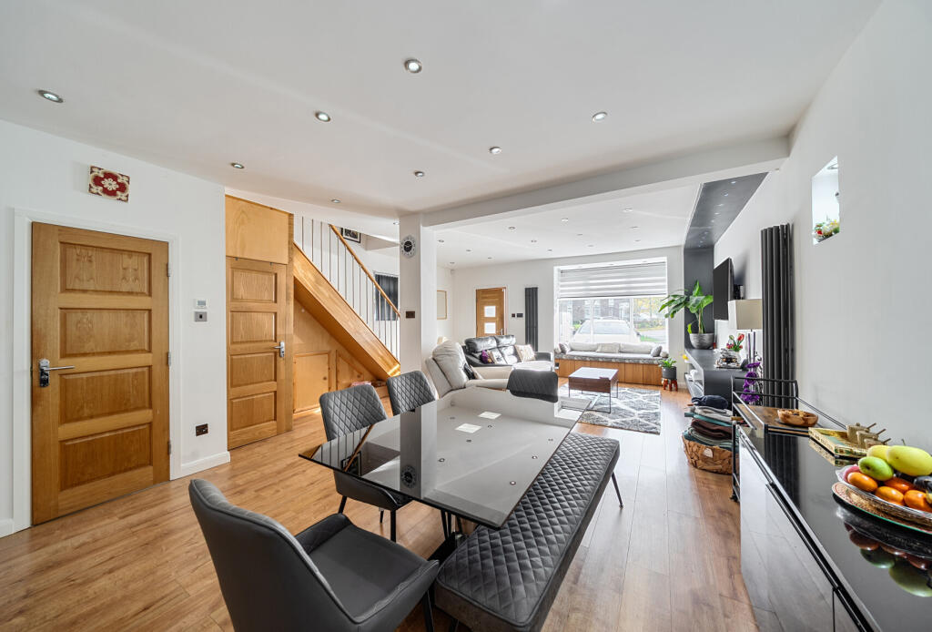 Main image of property: Kingsmead Avenue, KINGSBURY, NW9