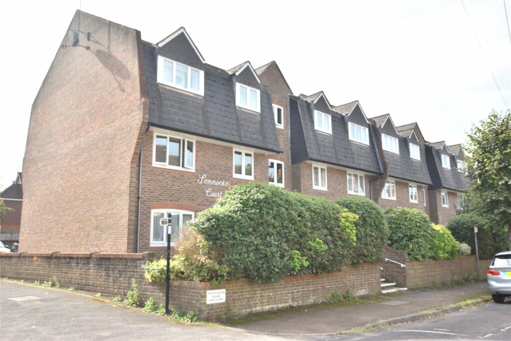 2 bedroom apartment for sale in Lime Tree Walk, Sevenoaks, Kent, TN13