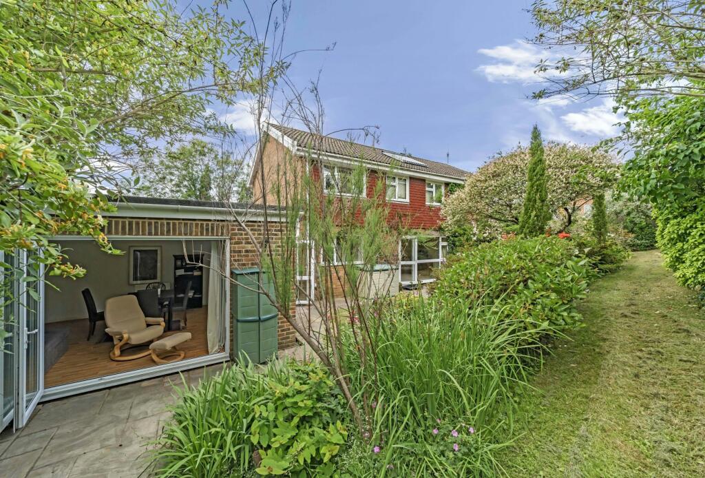 4 bedroom detached house for sale in Linden Gardens, Tunbridge Wells