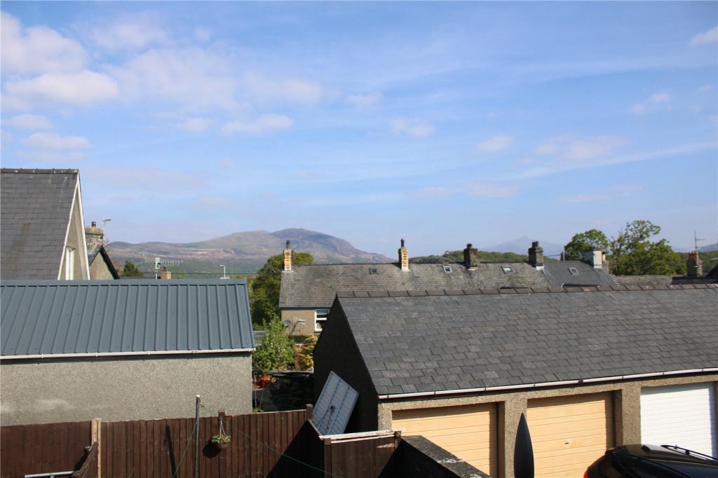 3 bedroom end of terrace house for sale in Maes Y Garth, Minffordd