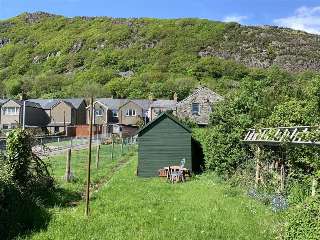 3 bedroom terraced house for sale in Dublin Street, Tremadog