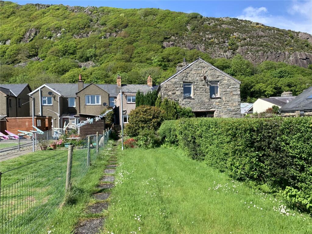 3 bedroom terraced house for sale in Dublin Street, Tremadog