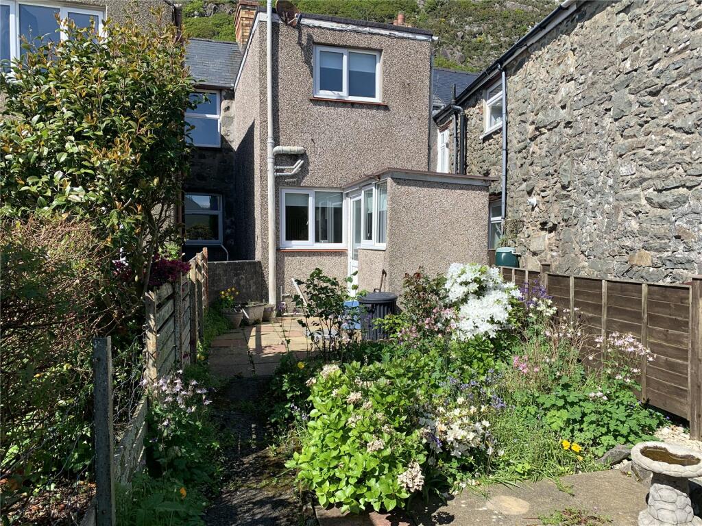 3 bedroom terraced house for sale in Dublin Street, Tremadog