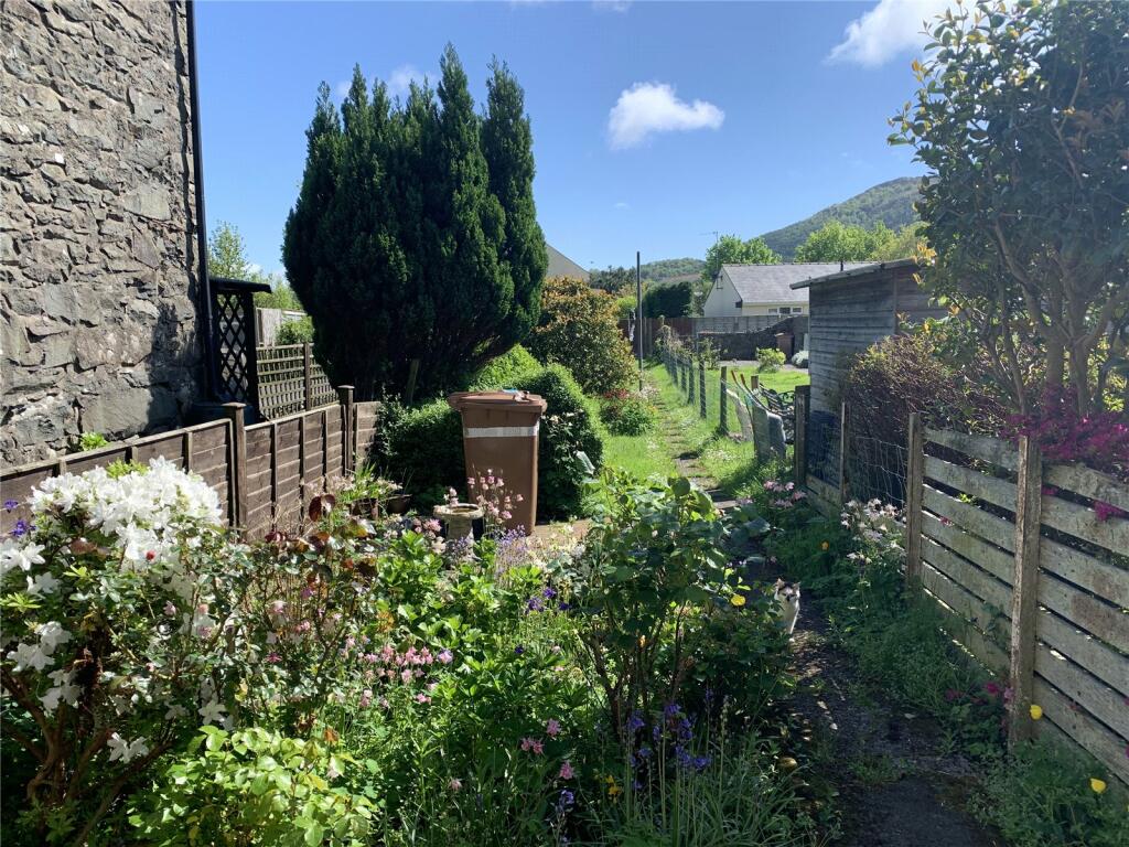 3 bedroom terraced house for sale in Dublin Street, Tremadog