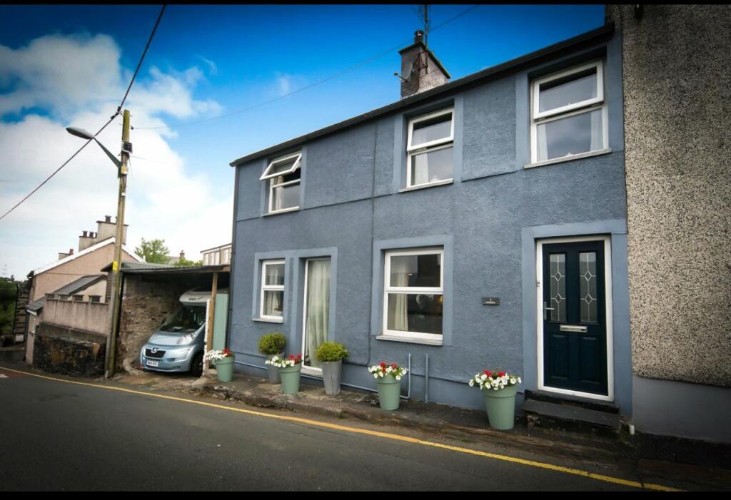 4 bedroom end of terrace house for sale in Penrhyndeudraeth, Gwynedd, LL48