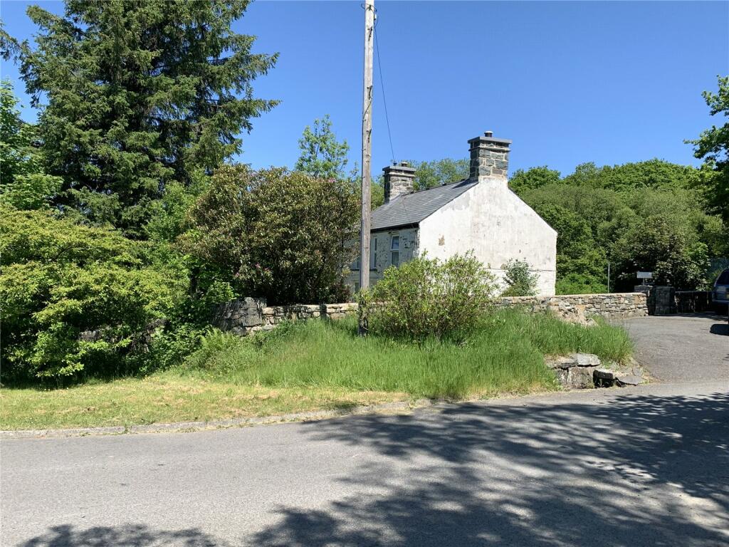 2 bedroom detached house for sale in Gellilydan, Blaenau Ffestiniog