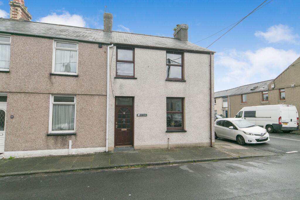 3 bedroom end of terrace house for sale in East Avenue, Porthmadog