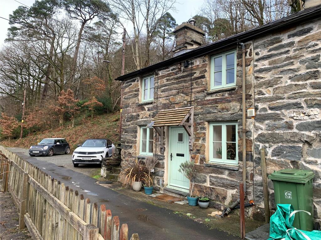 2 bedroom end of terrace house for sale in Fron Fair, Maentwrog