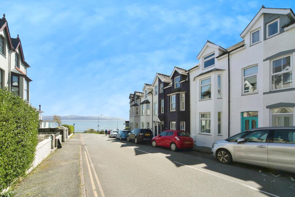 5 bedroom terraced house for sale in Mona Terrace, CRICCIETH, Gwynedd, LL52